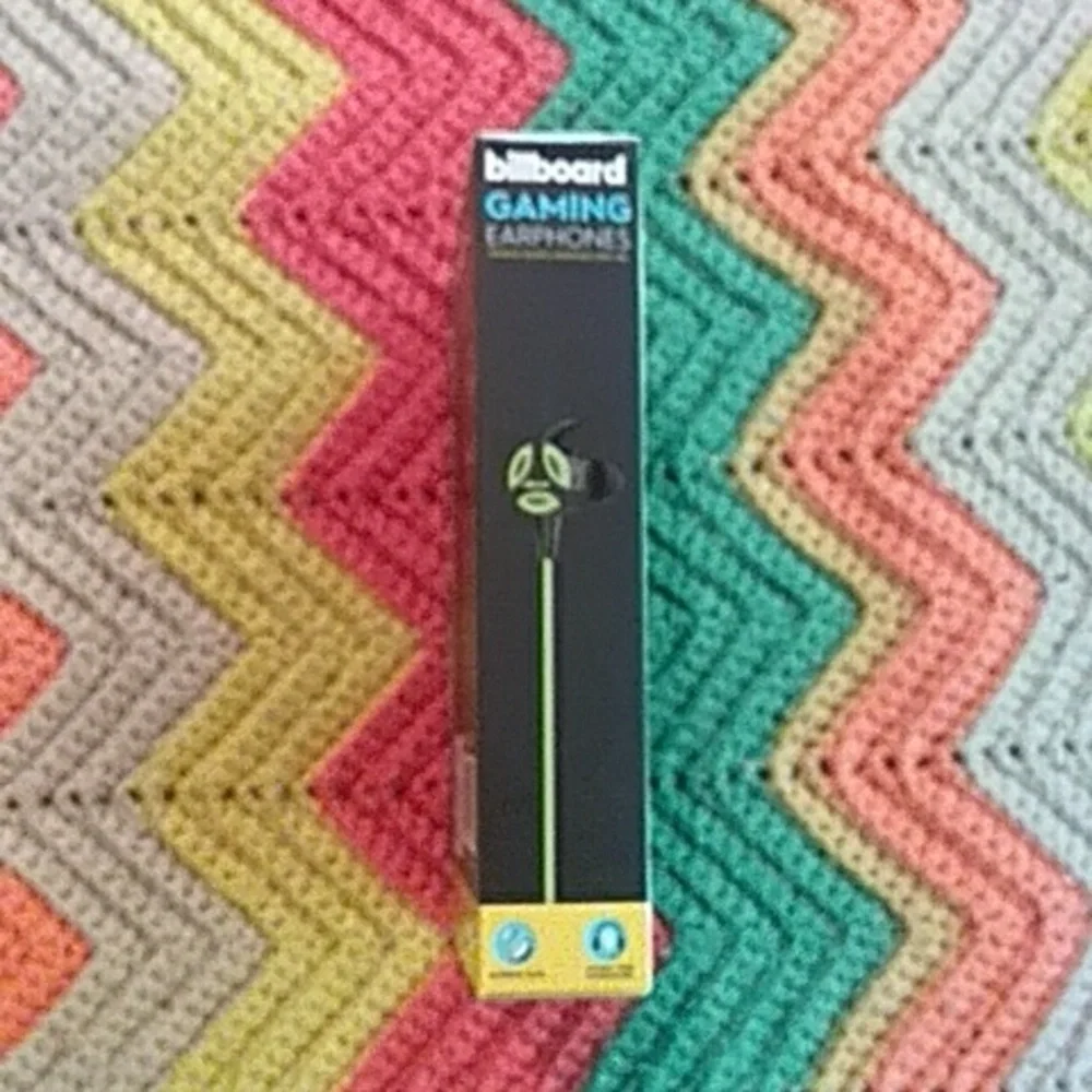 billboard Gaming Earphones with Mic Green NIB
